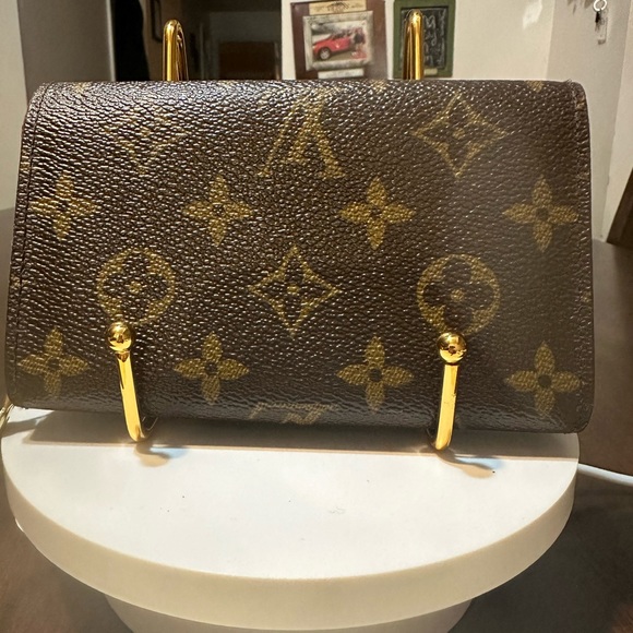 LOUIS VUITTON 💯 % authentic Wallet RA0948 - Picture 3 of 11